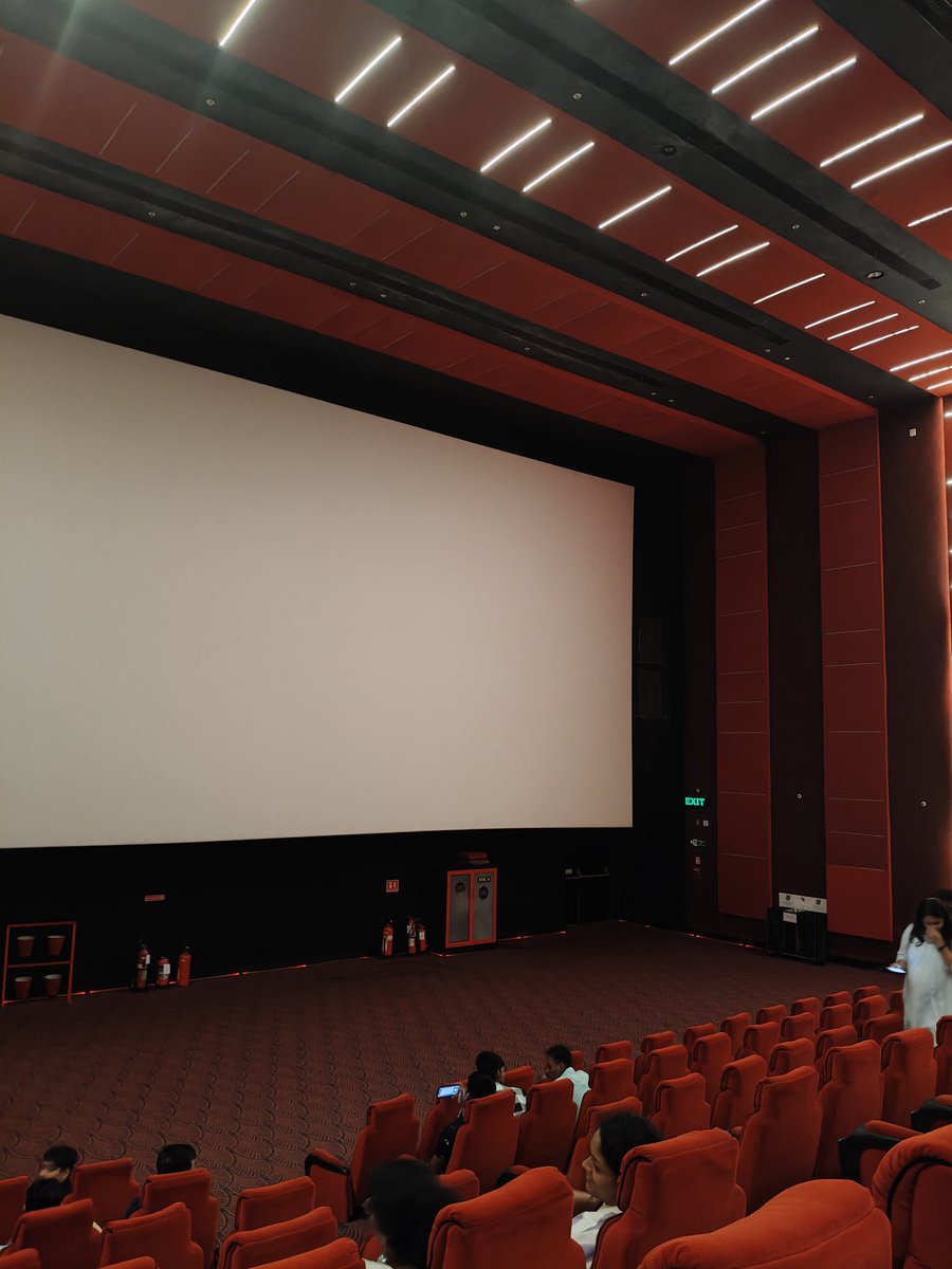 Alexander_e_hbk's tweet photo. @_PVRCinemas #pvricon Audi 3 very bad screen clarity, sound also low, #Thamma another good movie for #MaddockFilms #RashmikaMandanna #AyushmannKhurrana acting superb movie https://t.co/DMBaI6Kni7