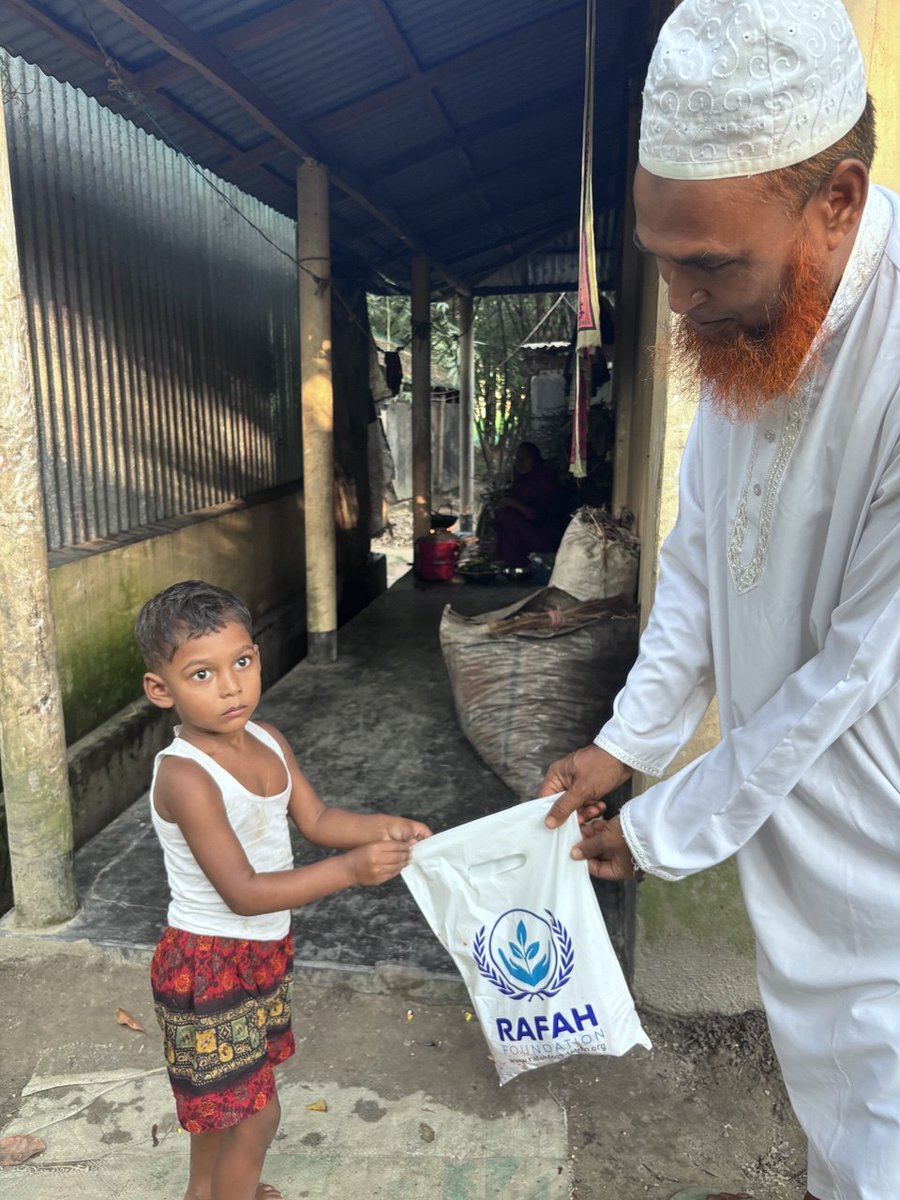 RafahFoundation's tweet image. In Bangladesh, countless families struggle to afford even the basics — for many, a simple meal with meat is a luxury they experience only once or twice a year.

As Rafah Foundation, we strive to change that reality. Just this week, we were blessed to distribute fresh goat meat to…