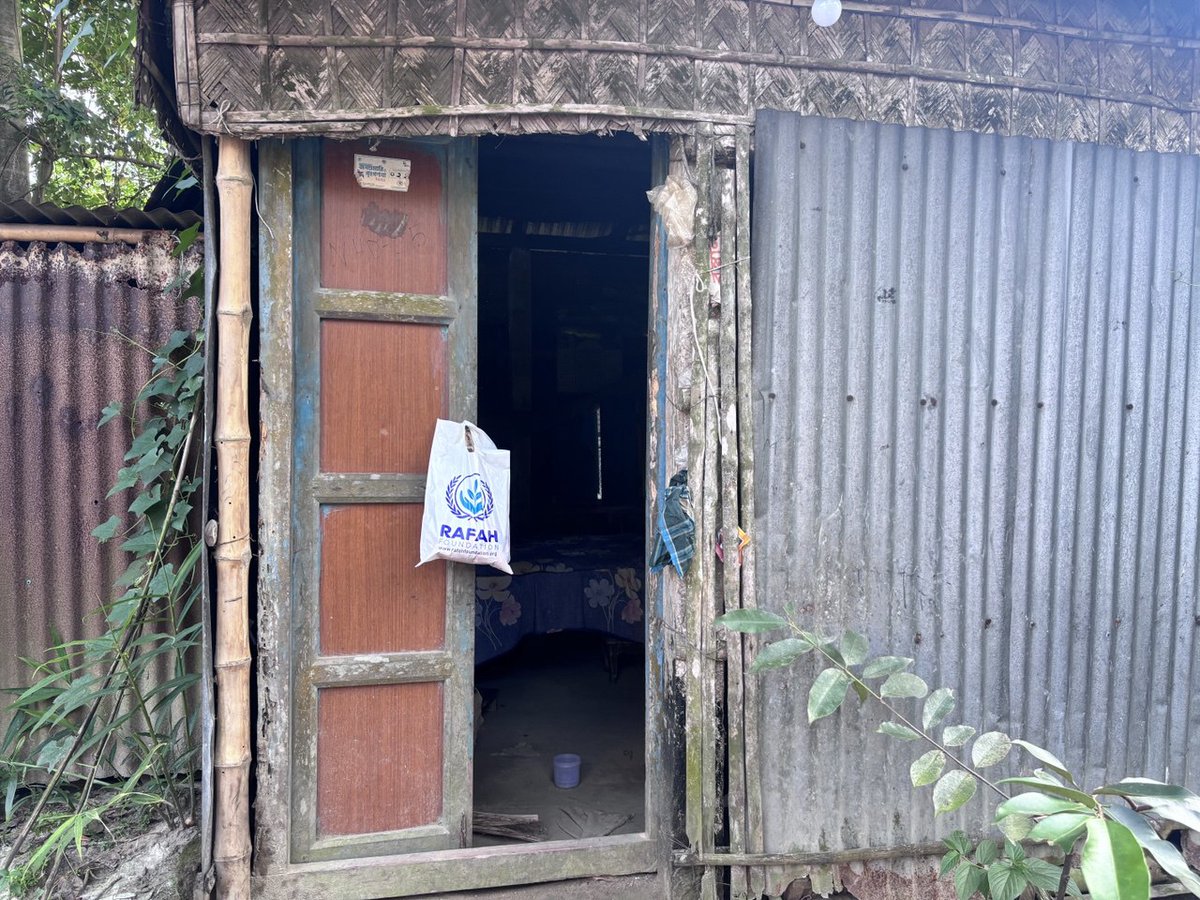 RafahFoundation's tweet image. In Bangladesh, countless families struggle to afford even the basics — for many, a simple meal with meat is a luxury they experience only once or twice a year.

As Rafah Foundation, we strive to change that reality. Just this week, we were blessed to distribute fresh goat meat to…