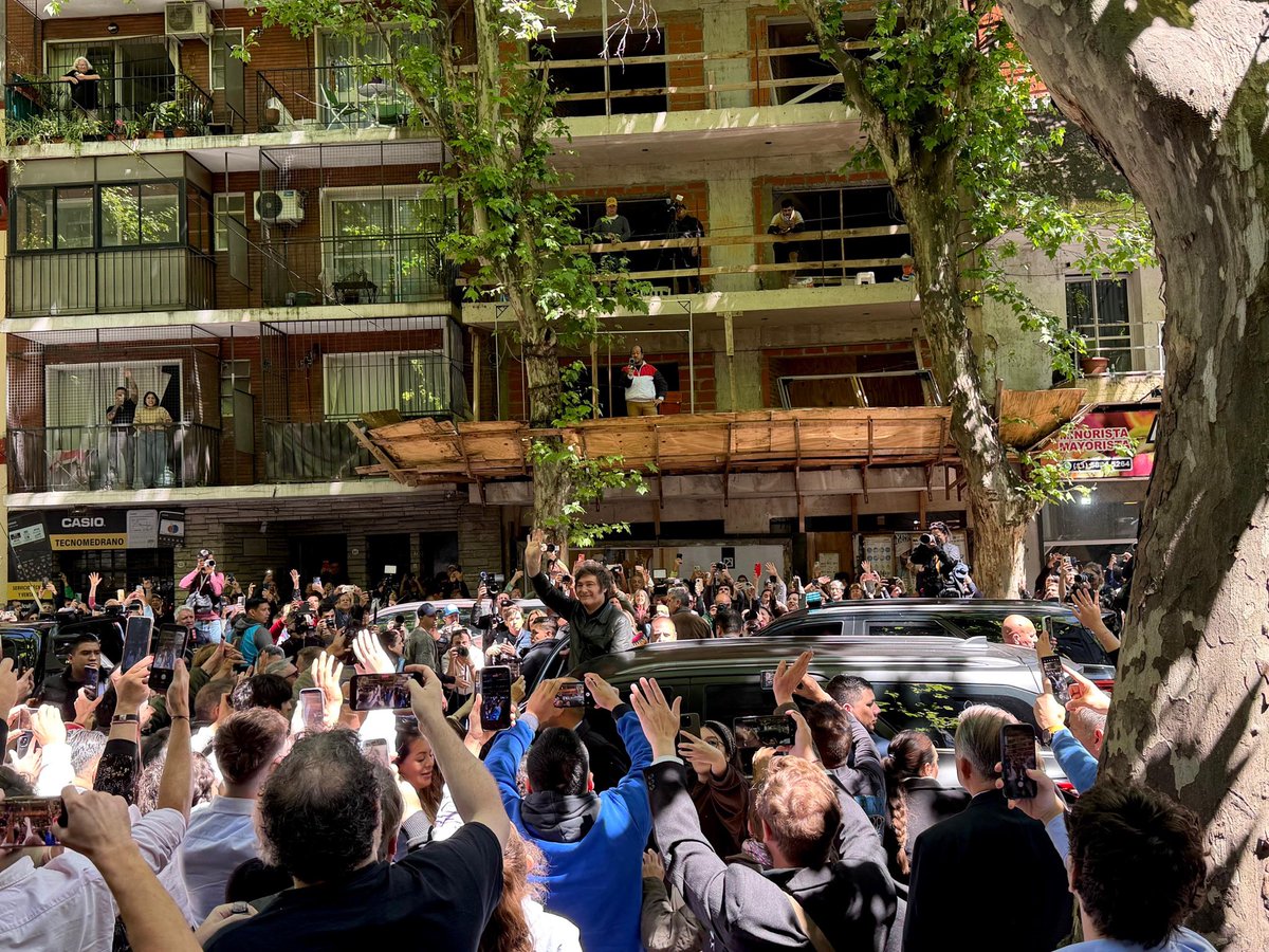 LLibertadAvanza's tweet image. Ya votó el Presidente Javier Milei!!! Hoy tenemos la posibilidad de decidir qué país queremos. Vayamos todos a votar!