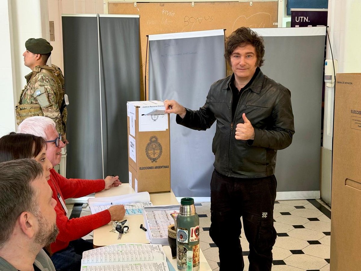 Ya votó el Presidente Javier Milei!!! Hoy tenemos la posibilidad de decidir qué país queremos. Vayamos todos a votar!