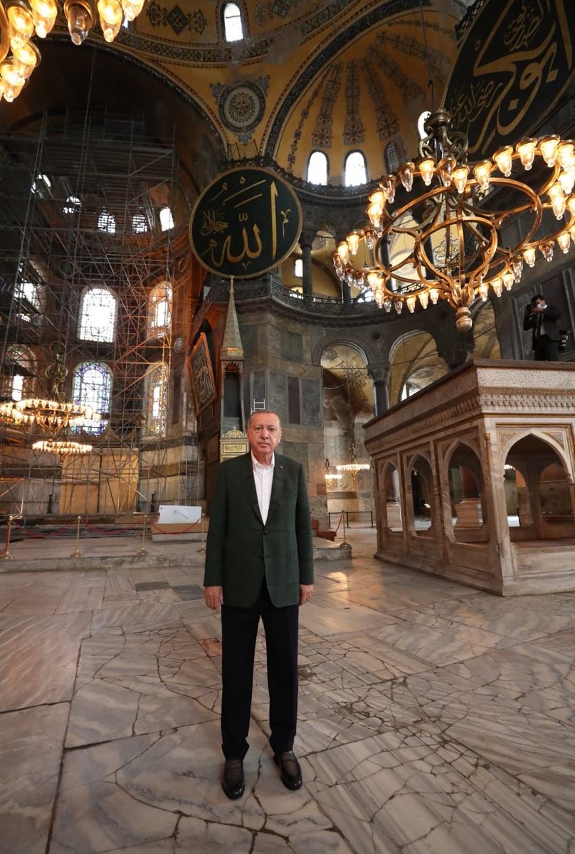 BİR ÇAĞIN KAPANDIĞI,

BİR ÇAĞIN AÇILDIĞI YERDE;

AYASOFYA’DA,

LİDERİMİZİN İZİNDE.