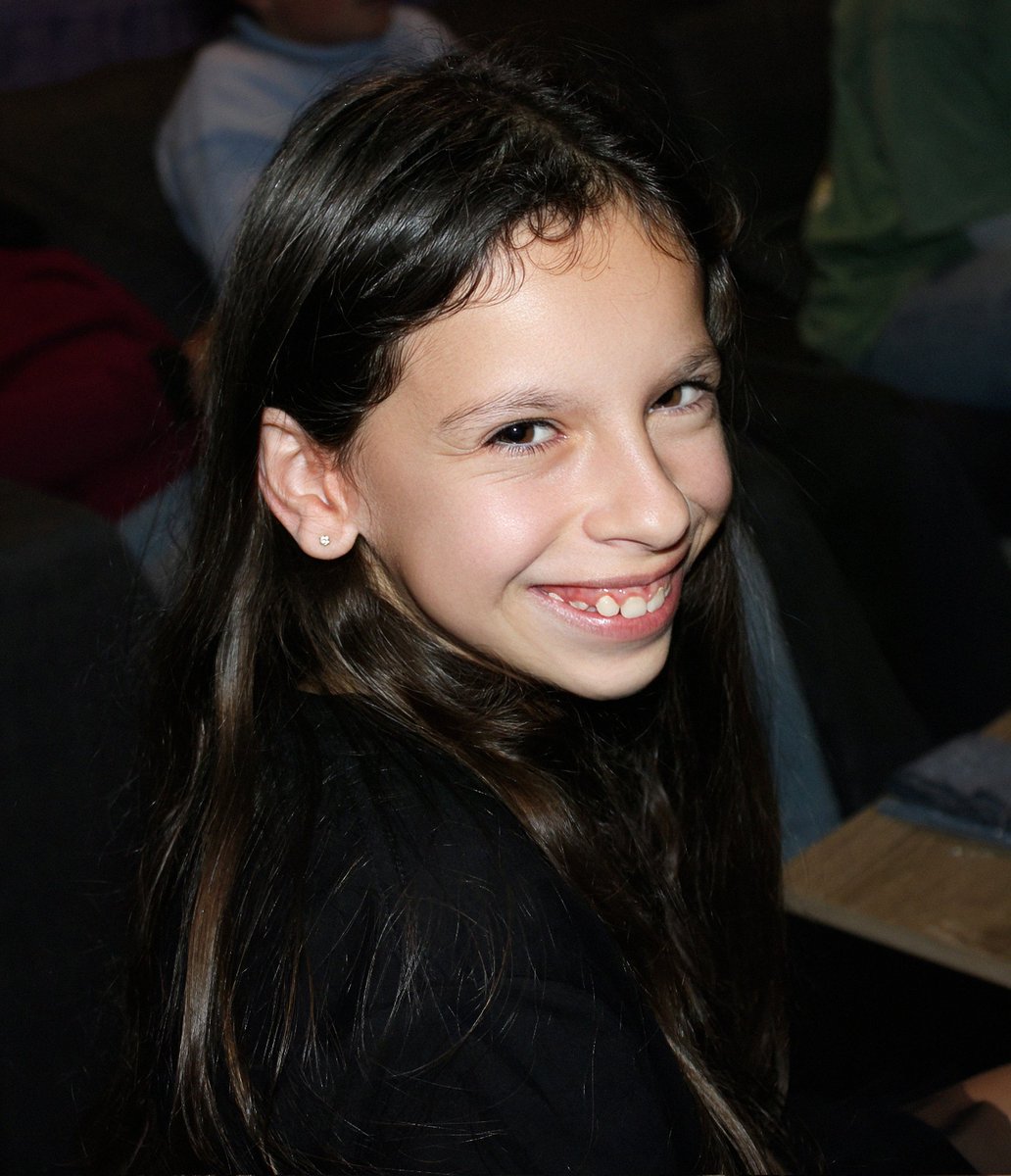 À Toi....
Jeune guerrière courageuse, qui lutte pour faire en sorte que chaque jour, le principal étendard soit ton sourire.

Tu es la preuve vivante qu'on peut traverser les pires tempêtes, survivre aux moments les plus douloureux... et malgré tout rester une belle âme, remplie