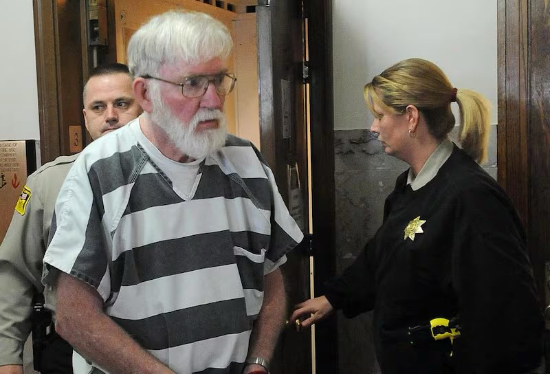 MorbidKnowledge's tweet photo. In 2012, 73-year-old Carl Ericsson was sentenced to life in prison for the m*rder of James L. "Jim" Whitmore. The crime was rooted in a grudge that Ericsson had held for nearly 50 years. 

The two had been high school classmates in the 1950s, where Whitmore humiliated Ericsson in front of their peers. 

Although the specific details of the incident were unclear, it left a lasting impact on Ericsson.

For decades, Ericsson could not let go of the humiliation and carried the resentment with him. 

In 2003, more than 40 years after the event, he tracked Whitmore down and shot him in the chest. 

Whitmore later died from the wound. Ericsson admitted that his motive was revenge for the long-held grudge.

Ericsson’s crime was the tragic result of unresolved anger and emotional scars. He never sought therapy or found a way to process his feelings. 

In court, his age and mental health history were considered, but he was still sentenced to life in prison for the m*rder