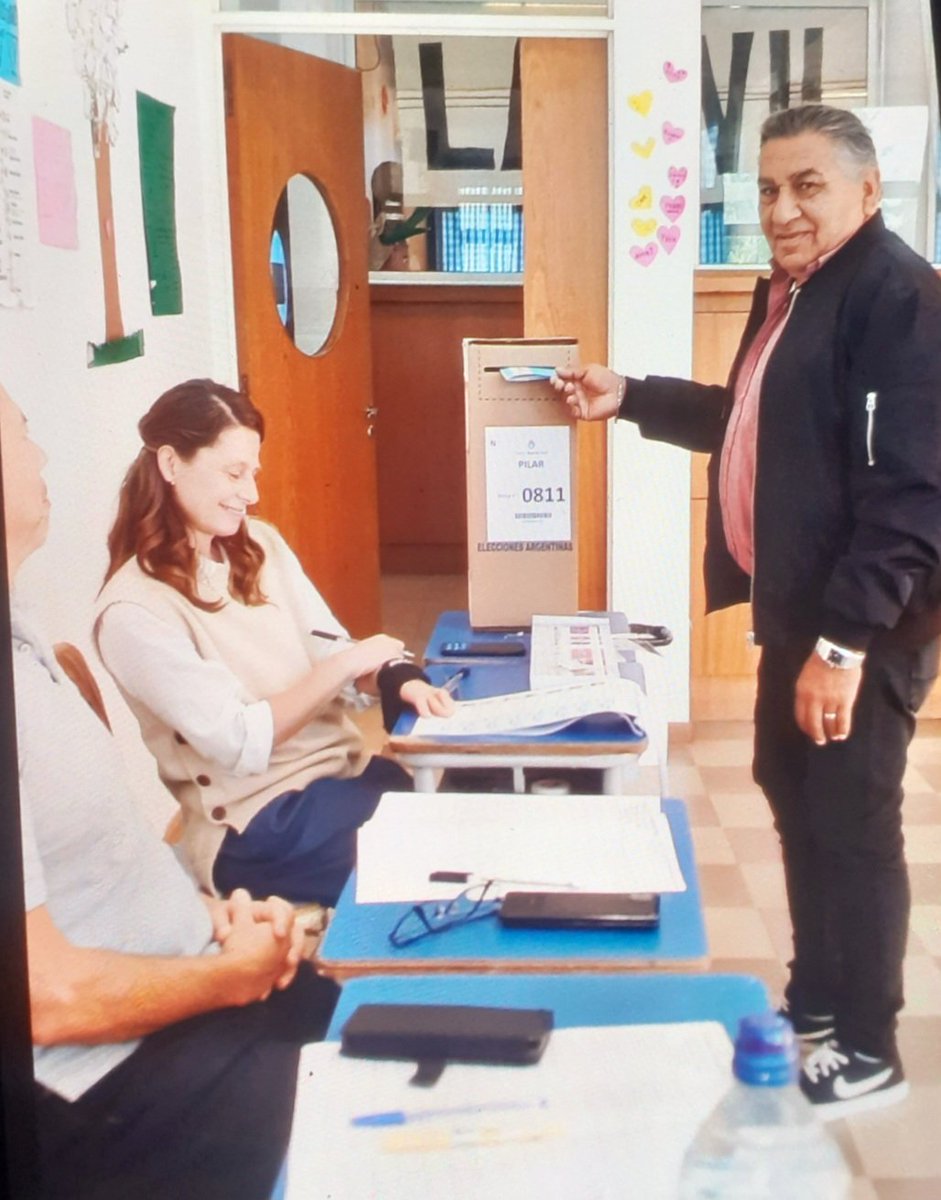 juancaimpacto's tweet photo. CUMPLIENDO con el deber cívico. 8,15 horas, en el Colegio Santa Maria de Las Lomas -Pilar del Este-Villa Rosa. https://t.co/NVCFtwaQdj