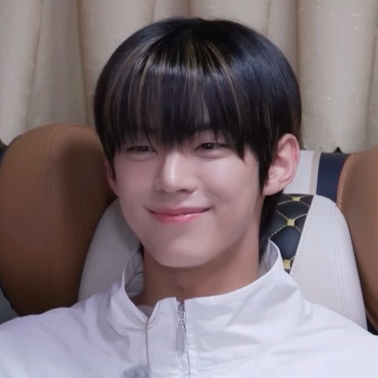 何がやばいかってね、、、イハンとドフン（推し）と同い年同級生って事🌀🐟
なんなら、ジュニルとも同い年やし同級生。
推しと同い年（同級生）って言う世界線あっていいんですか？
私たちの代顔面偏差値高すぎて、横転🙃💨