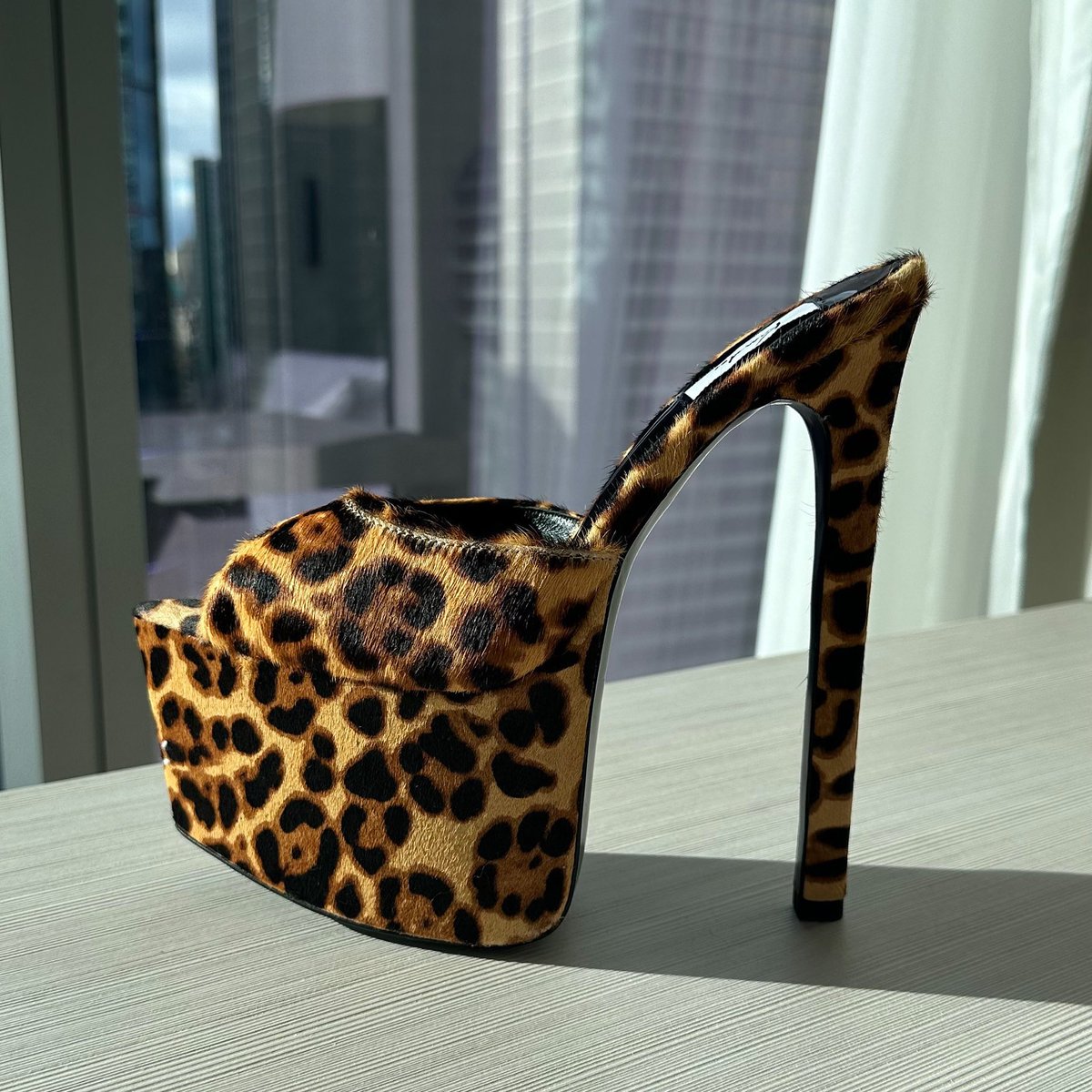 MrKandeeisBack's tweet photo. Big PURRRR energy only 🐆💋
Leopard, legs, and a whole lotta attitude — because subtle is boring and these heels were born to roar.
#BigPurrrr #Kandee #KandeeShoes #LeopardLuxe #FelineFabulous #HighHeelsAddict #ShoeGoals #VogueVibes #LuxuryWithAttitude #MrKandee #Wild https://t.co/sZHMQGF5FL