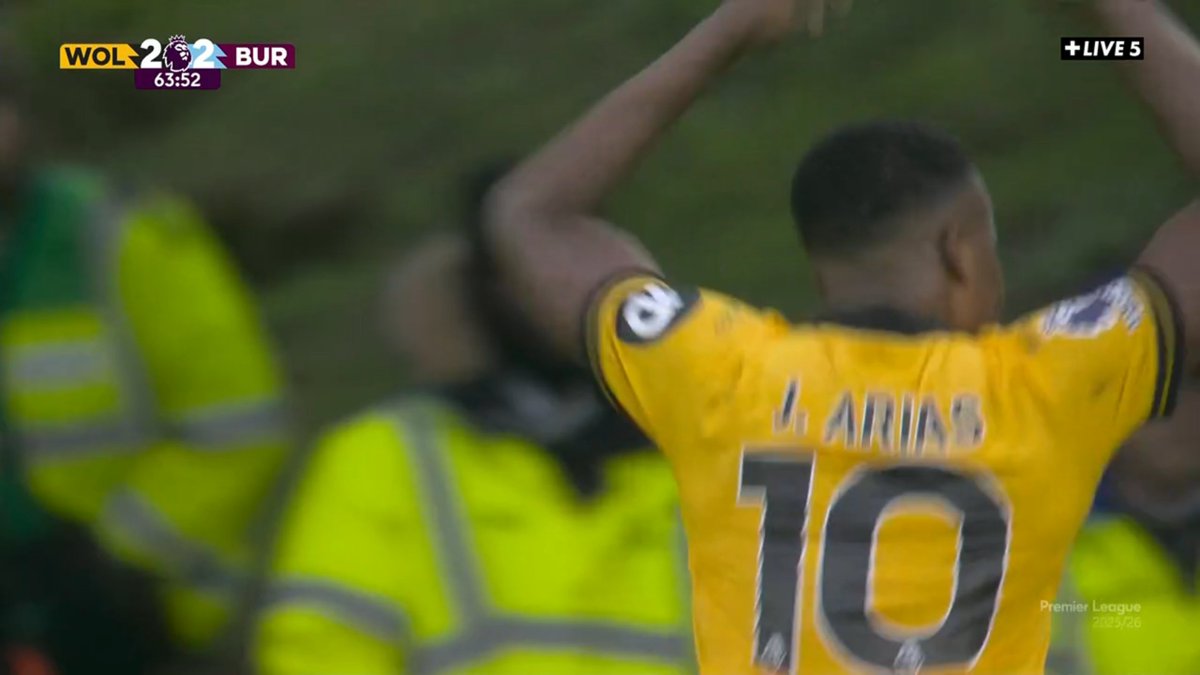 OISQGQOI LA BARRE TRANSVERSALE D'ARIAS SUR COUP-FRANC, IL DEMANDE DES ENCOURAGEMENTS AUX SUPPORTERS #WOLBUR
