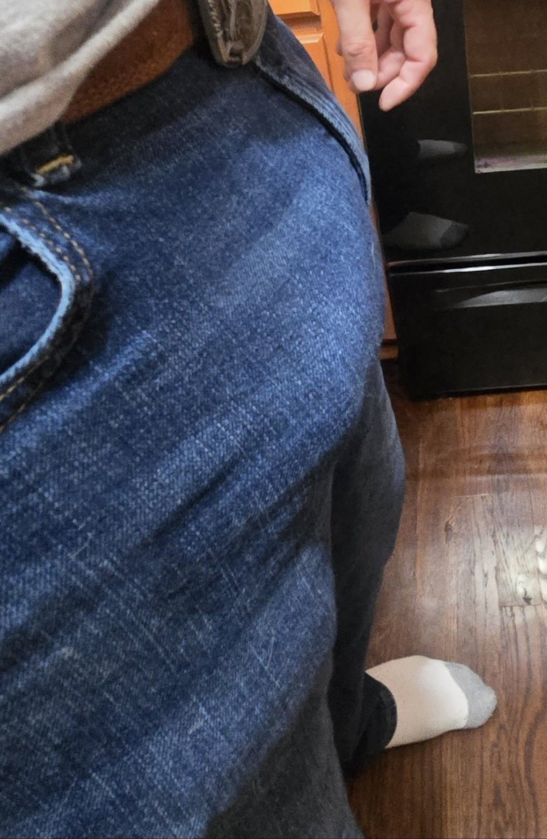 CarolinaCorey_'s tweet photo. #socks #feet #manfeet #bulge #country #countryman #bluecollar #malefeet #foottease #cowboy #man #countryguy https://t.co/ScYB3CfuNt