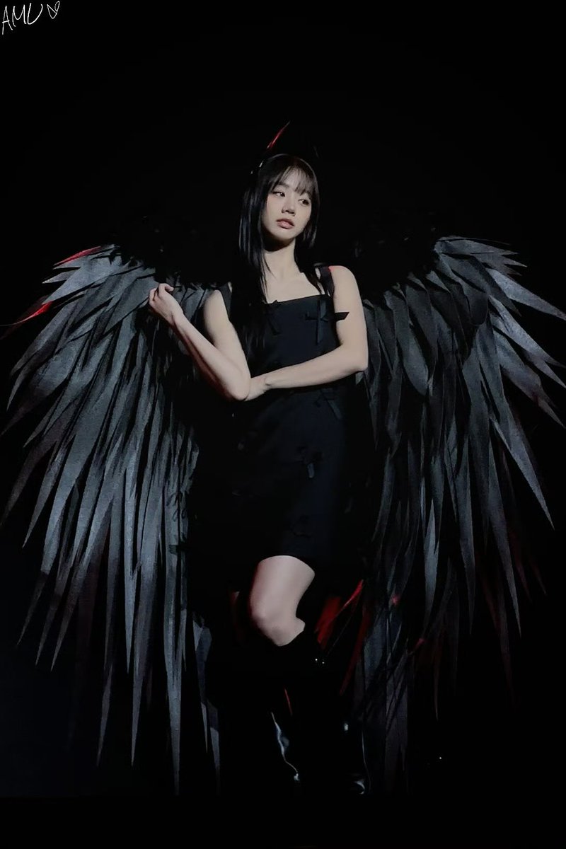 ✨ 10.26 Hyeri’s Shanghai Fanmeeting
Every meeting with Hyeri feels like a warm hug — full of laughter and light.
每一次相遇，都满载欢笑与真心

With her glow, she lit up the stage and Shanghai’s night.
惠利用她的光与能量照亮舞台，让上海的夜更闪亮🌸

#Hyeri #이혜리

Cr: 十一, AMU