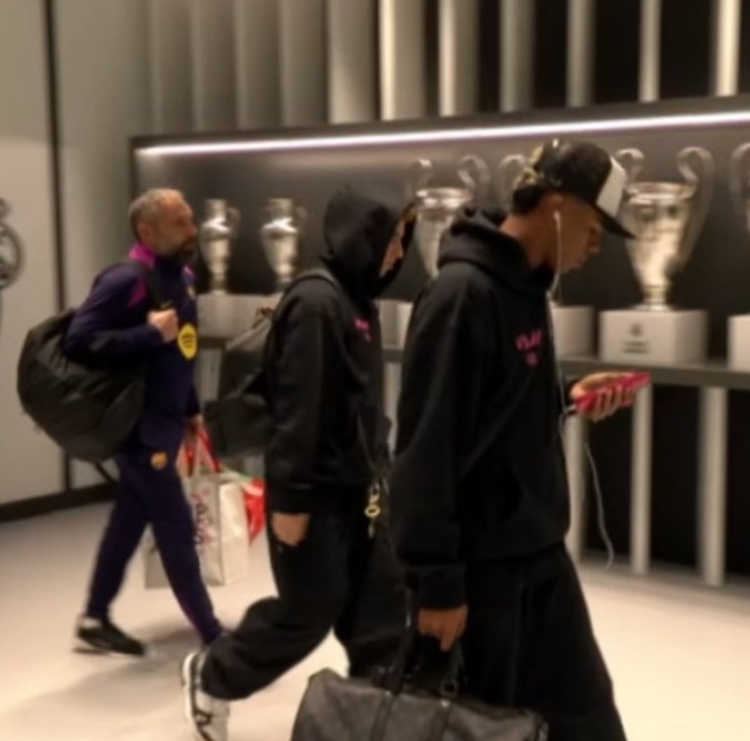 L_e_s_n_o_n's tweet photo. @MadridUniversal Me and my bros acting nonchalant when we pass by the 10/10 fine sh*t knowing well we are way out her league. https://t.co/CPesspTLiJ