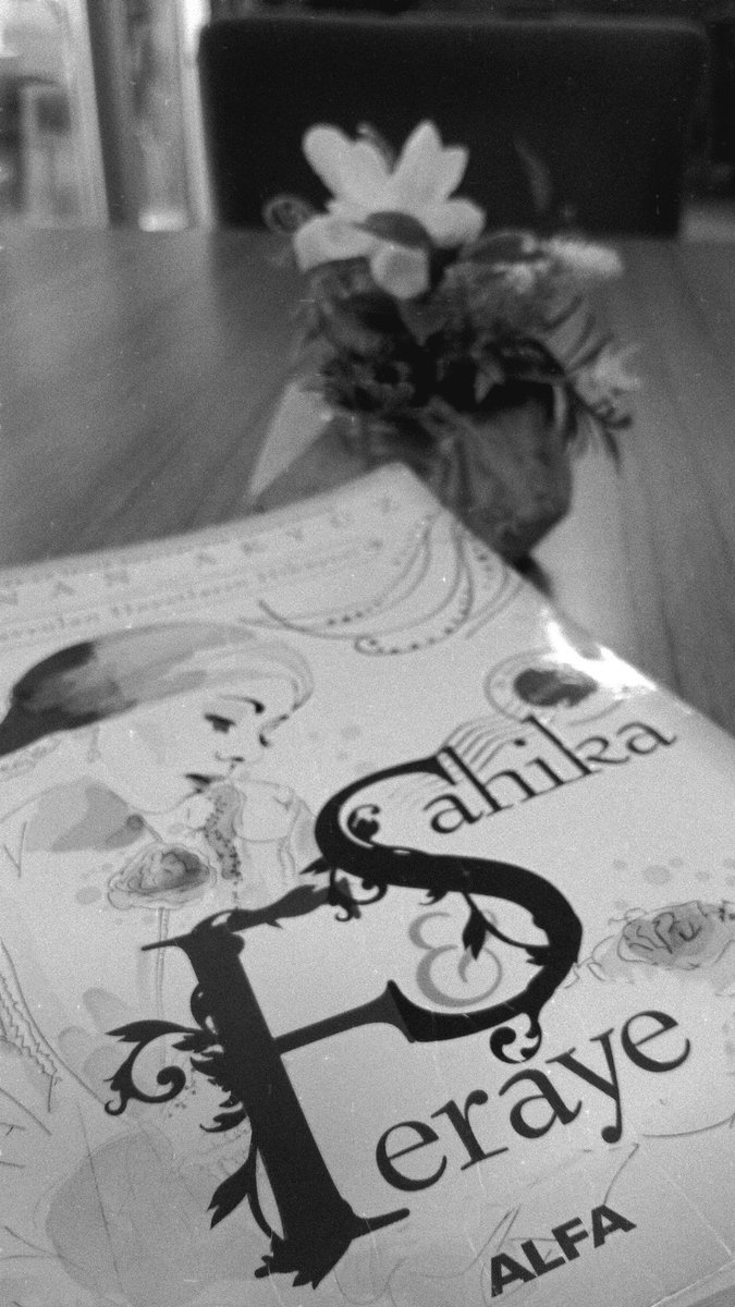 "Abla"
-Biliyor musun?
-Neyi?
-Senin kaderini benimkini de yazmış...🌿
#okudumbitti📚
#sinanakyüz #ferayeşahika #savaş
#mücadele #aşk #sevgi #gözyaşı #Zalim