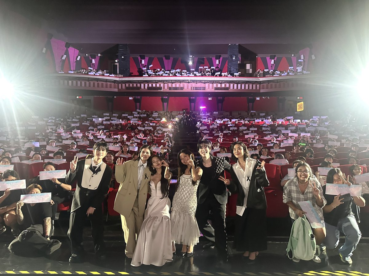 《 #SWSHFINALEPISODE 》

ขอบคุณพี่ๆแฟนคลับทุกคนที่ทำให้วันนี้เป็น Finale ที่สวยงามนะคะ 💖

ขอบคุณที่ติดตาม #SWSHGL #รักปากแข็ง และมอบความรักให้นักแสดงทุกคนเสมอ ทุกคนเก่งมาก ๆ และที่สำคัญขอบคุณที่เอ็นดูโชกุนในบททอยด้วยนะคะ 🫶🧡

ขอให้ทุกคนเดินทางกลับอย่างปลอดภัยค่า 🩵

#shonapat_