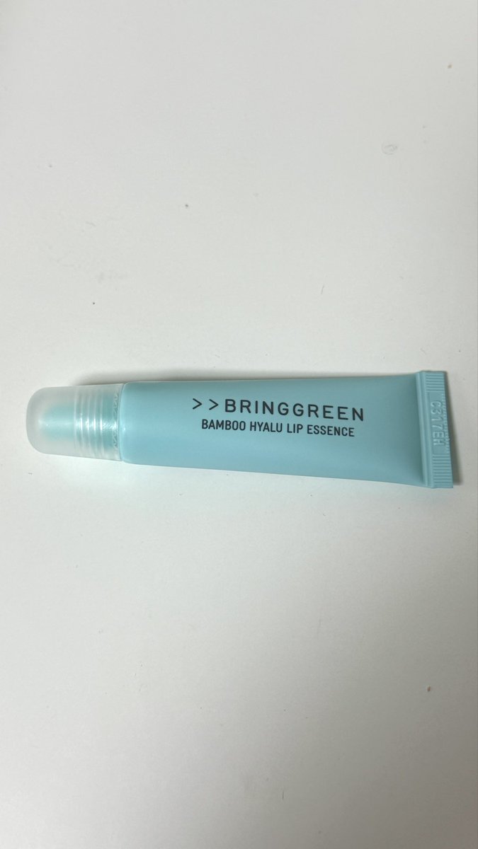 bbeansnn's tweet image. 와 브링그린 립밤 대박…

내 각질 ㄹㅈㄷ인 입술을 한번에 정리시켜줌
(입술이 진짜 수분을 머금은듯한 느낌)
가격도 진짜 저렴하고 너무 끈적이지도 않고 좋음

진저슈가보다 훨씬조음 
립밤은 이걸로 정착.. 평생이것만쓸것이도다