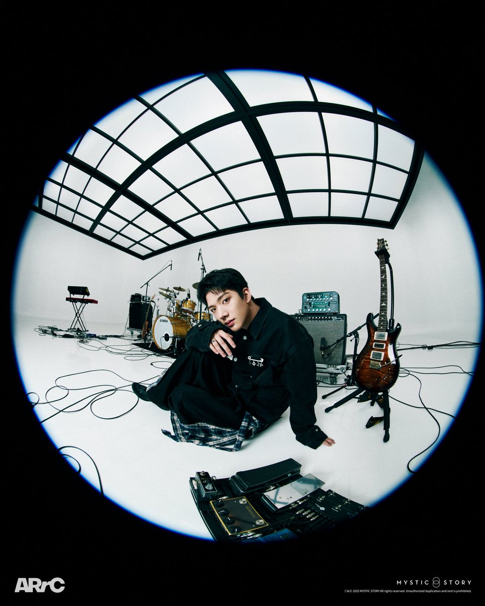 ARrC the 2nd single album 
[𝗖𝗧𝗥𝗟+𝗔𝗟𝗧+𝗦𝗞𝗜𝗜𝗗]

'WoW (Way of Winning) (with 문수아X시윤)' Photo Drop  
#HYUNMIN #현민

⚠️ System Reboot : 2025.11.03 MON 6PM KST

#ARrC #아크  
#CTRL_ALT_SKIID #SKIID #WoW
#COMEBACK #251103_6PM