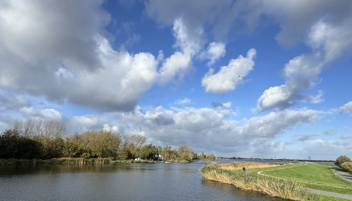 <a href="/weerverteller/">Weerverteller.nl</a> <a href="/BuienRadarNL/">Buienradar</a> <a href="/RoVaDi2001/">Rovadi</a> <a href="/MeteoVoorne/">Weerman Stefan</a> <a href="/EdAldus/">Ed Aldus</a> <a href="/pictureofNL/">Mooi Nederland 🇳🇱</a> <a href="/onwukaa/">Amara Onwuka</a> <a href="/MAlblasserdam/">Meteo Alblasserdam</a>