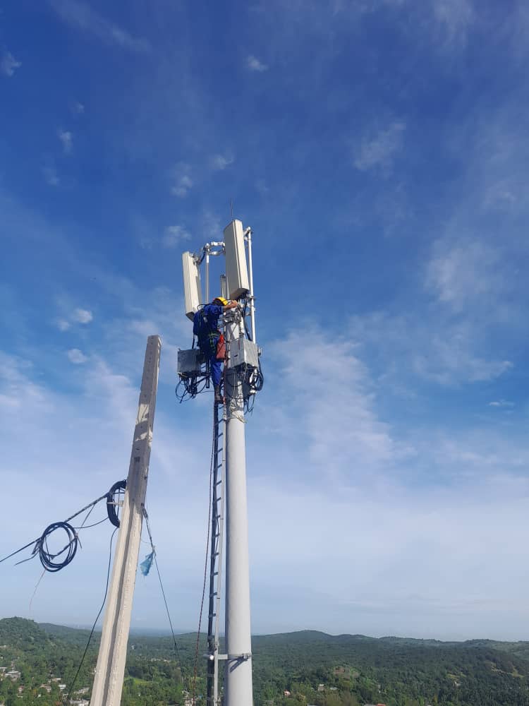 AnabeldeJessGm1's tweet photo. En @ETECSAGranma trabajamos de manera ininterrumpida para preservar nuestras redes ante el paso de #Melissa 🌬🌫⛈️
#EtecsaTeAcompaña
#FaseDeAlerta
#SiempreJoven
@CuscoYudiel @FonsecaOsmely @sergiodiasg @AlonsoSybel @jcampsgongora @elizalarc88 https://t.co/DFIjlIWbTz