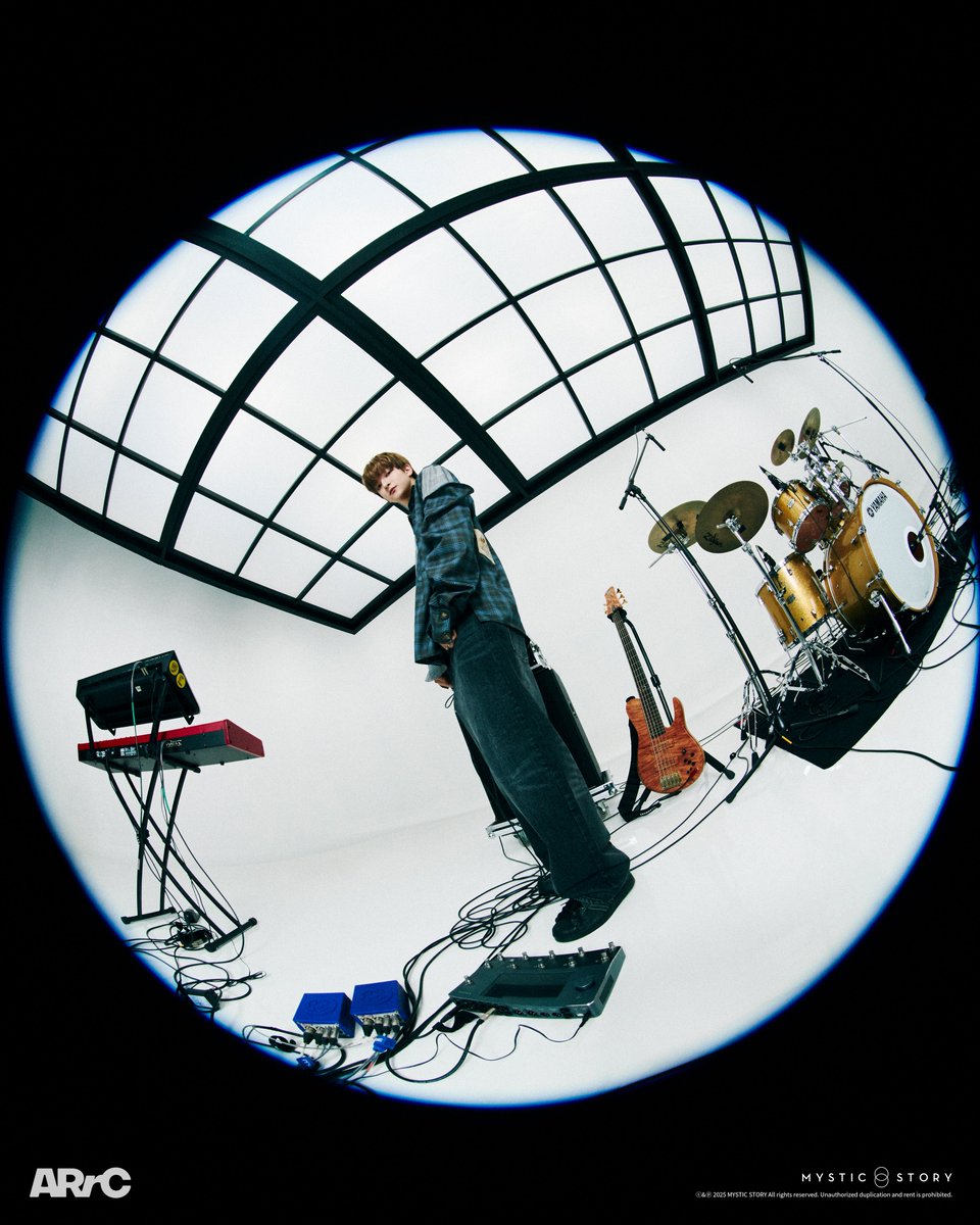 ARrC the 2nd single album 
[𝗖𝗧𝗥𝗟+𝗔𝗟𝗧+𝗦𝗞𝗜𝗜𝗗]

'WoW (Way of Winning) (with 문수아X시윤)' Photo Drop 
#JIBEEN #지빈

⚠️ System Reboot : 2025.11.03 MON 6PM KST

#ARrC #아크  
#CTRL_ALT_SKIID #SKIID #WoW
#COMEBACK #251103_6PM