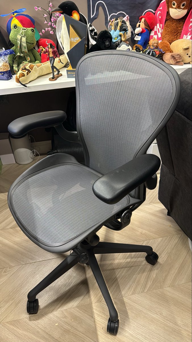 انتظرو التقييم دفعت دم قلبي عليه يارب يسوى 🙏🏼
ماقصر كرسي الدرفت ٤ سنين تحملني