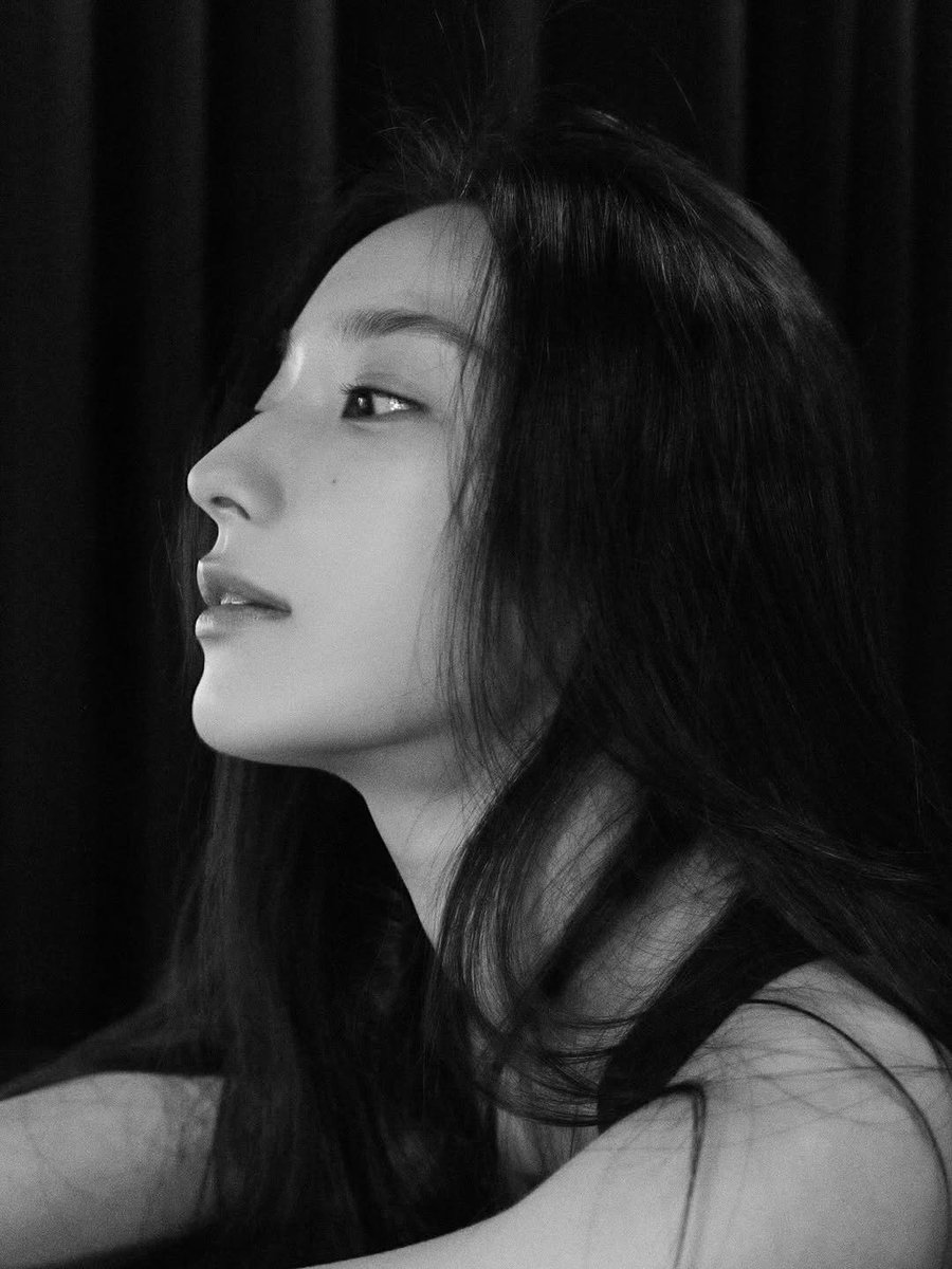 A gentle glimpse behind the lens, shared by 333★