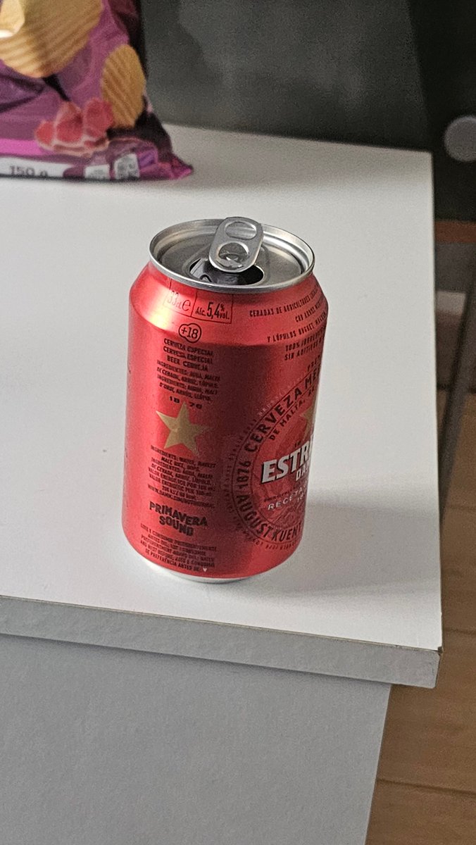 La cerveza como las mujeres, rojas de cojones