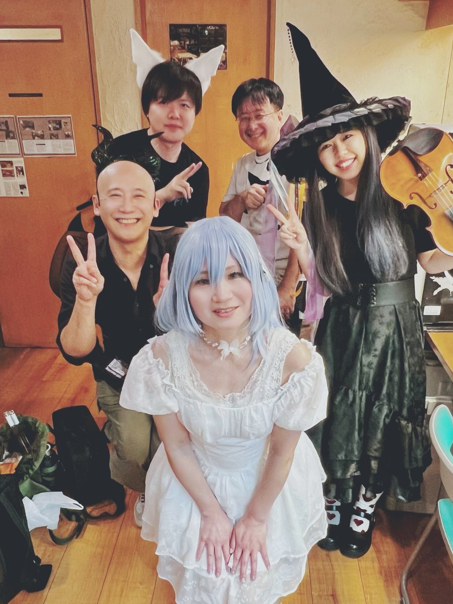 umn_mokuzu's tweet photo. 2025.10.25 #ばんふぃる 
at 西川口Hearts

Morfonicaさまコピーバンド『ムーンジャングル(仮)』、今回はハロウィン仕様の衣装で演奏させていただきました🌙*·̩͙

ご覧いただいた皆さま、ありがとうございました(｡•ㅅ•｡)♡

ティリカモニカリラ、また機会があったら、わたしも光りたいな～～～🎻💚 https://t.co/59NgPjtpdU