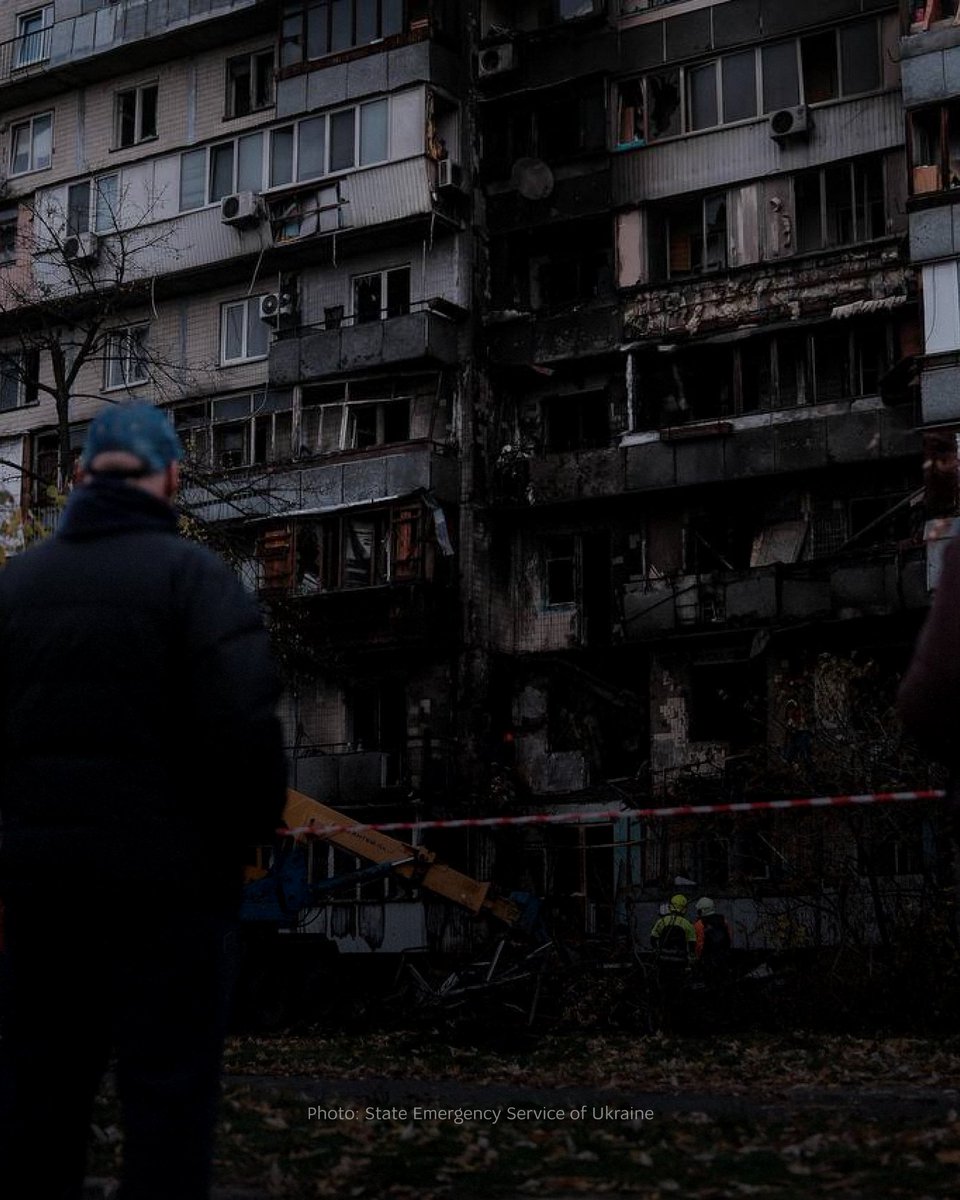 Terrorist Russia keeps bombing #Ukraine with total impunity. 

Last night, it showered Ukraine’s capital Kyiv with 100+ drones, attacking multistorey residential buildings, killing 3 and injuring at least 29 civilians, including 6 children.

The night before, Russia targeted Kyiv