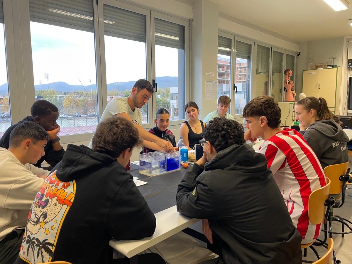 IObarenes's tweet image. Esta semana nuestro alumnado de #Biología y del aula #CLAS ha participado en el taller #Meteolab de @CiudadCiencia. 
#CienciaOFicción #YoVoyAlObarenes #Geociencias