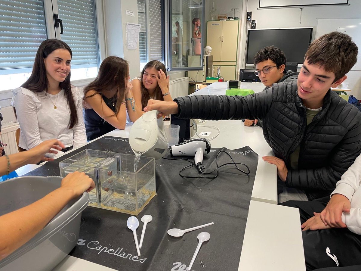IObarenes's tweet image. Esta semana nuestro alumnado de #Biología y del aula #CLAS ha participado en el taller #Meteolab de @CiudadCiencia. 
#CienciaOFicción #YoVoyAlObarenes #Geociencias