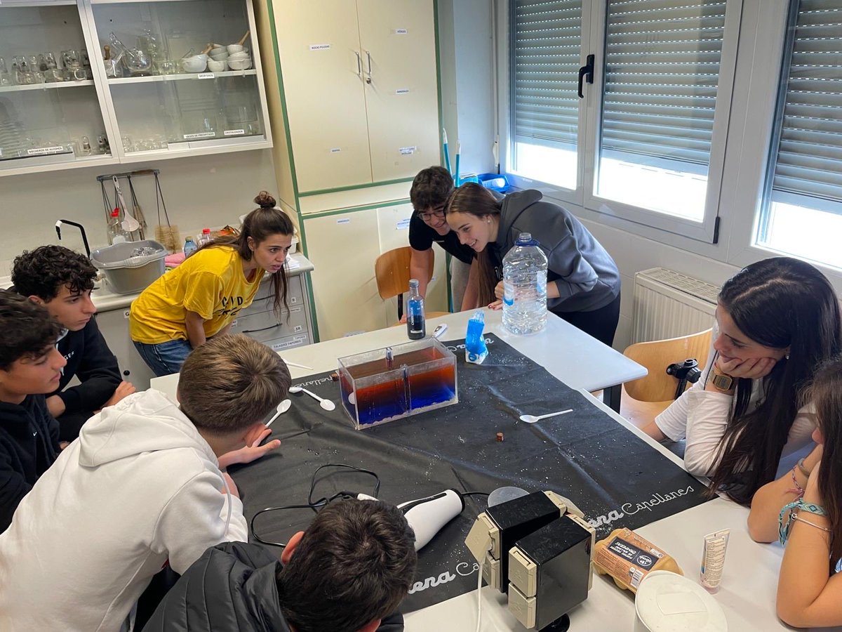 IObarenes's tweet image. Esta semana nuestro alumnado de #Biología y del aula #CLAS ha participado en el taller #Meteolab de @CiudadCiencia. 
#CienciaOFicción #YoVoyAlObarenes #Geociencias