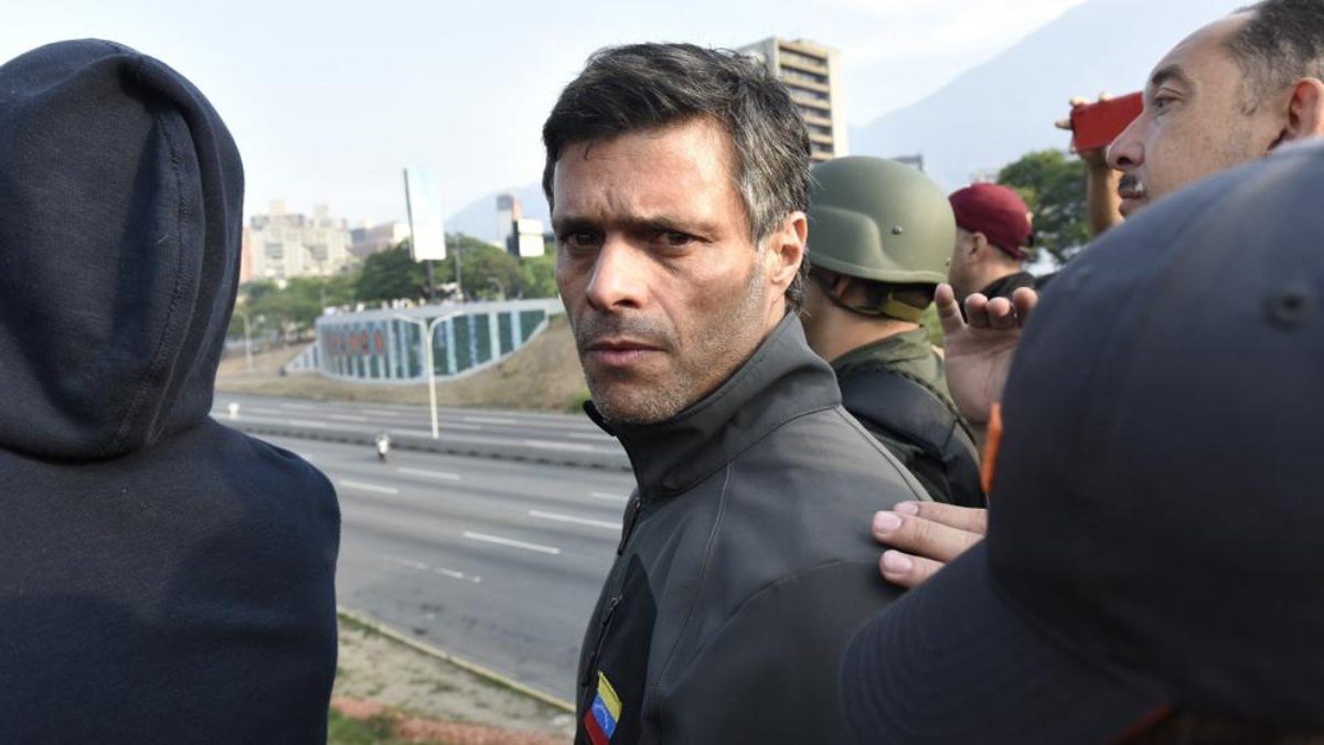 blancoalexandra's tweet photo. 🇻🇪Ejecutivo venezolano pide al TSJ retirar nacionalidad a Leopoldo López tras llamados a invasión militar

#Venezuela #Trump #كاريزما76 #FarrhanaBhatt #Afghanistan #السعوديه_العراق #patlama https://t.co/nvmWfLQi3k