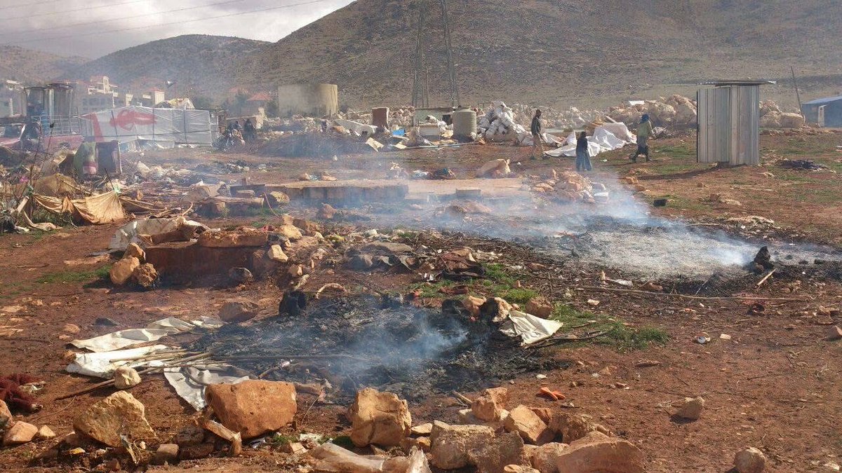 من لم يعِش بين الخيام، لن يعرف أبدًا شعور الصبر ومرارة الحياة.

الحمد لله الذي جعلني من بين #السوريين الذين لم يتركوا قضية اللاجئين جانبًا، ولم أنسَ الظروف القاسية التي مررت بها مع ملايين #اللاجئين.

اللهم أعزّ أهل الخيام، وامنحهم سكينة القلب، وابسط لهم كفوف الراحة، وسخّر لهم من