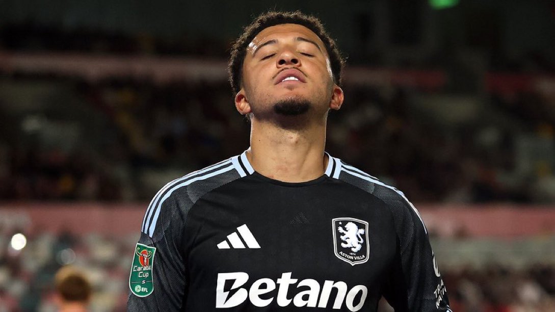 ManUnitedMedia's tweet image. Sancho has been hooked after coming on as a substitute — what a weekend! 🤣🤣