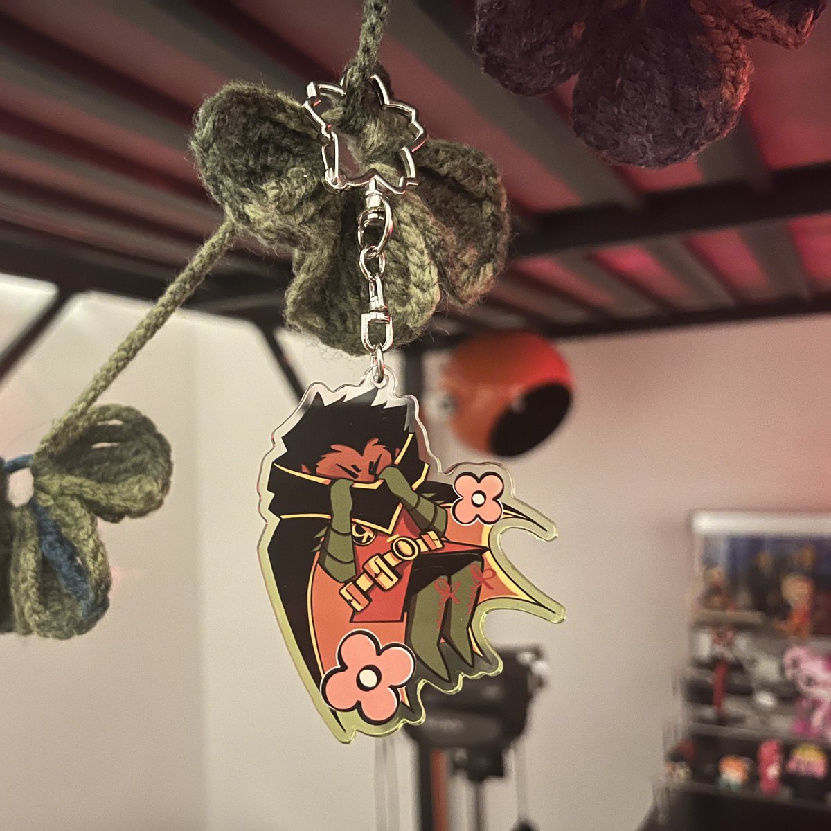 Absolutely adore these <a href="/Saltysaurous/">Zoe</a> keychains! I’m happy to have her art as part of my collection 🩷