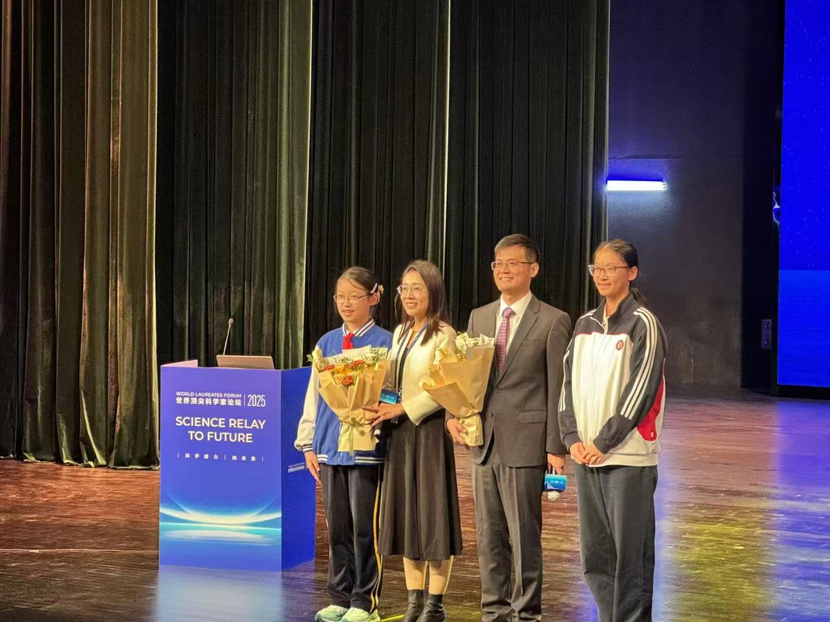 NeuroLML_Lab's tweet photo. [invited talk] Dr. Zhang was invited to give a talk about "Sleep and Language Development" at the FACE-TO-FACE EVENT BETWEEN WLF AND LINGANG YOUTH  and was invited to join the World Laureates Forum 2025 in Shanghai https://t.co/yap08bsKkA