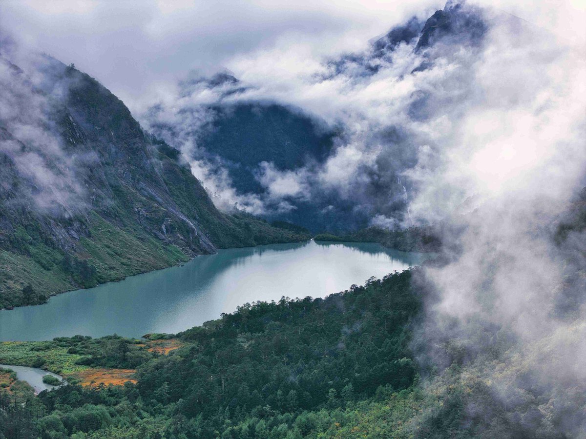 IndiaAesthetica's tweet photo. Stunningly beautiful Aeyo Valley ,  Arunachal Pradesh  🔵☁️🏔️🇮🇳 https://t.co/PxF71oaHCi