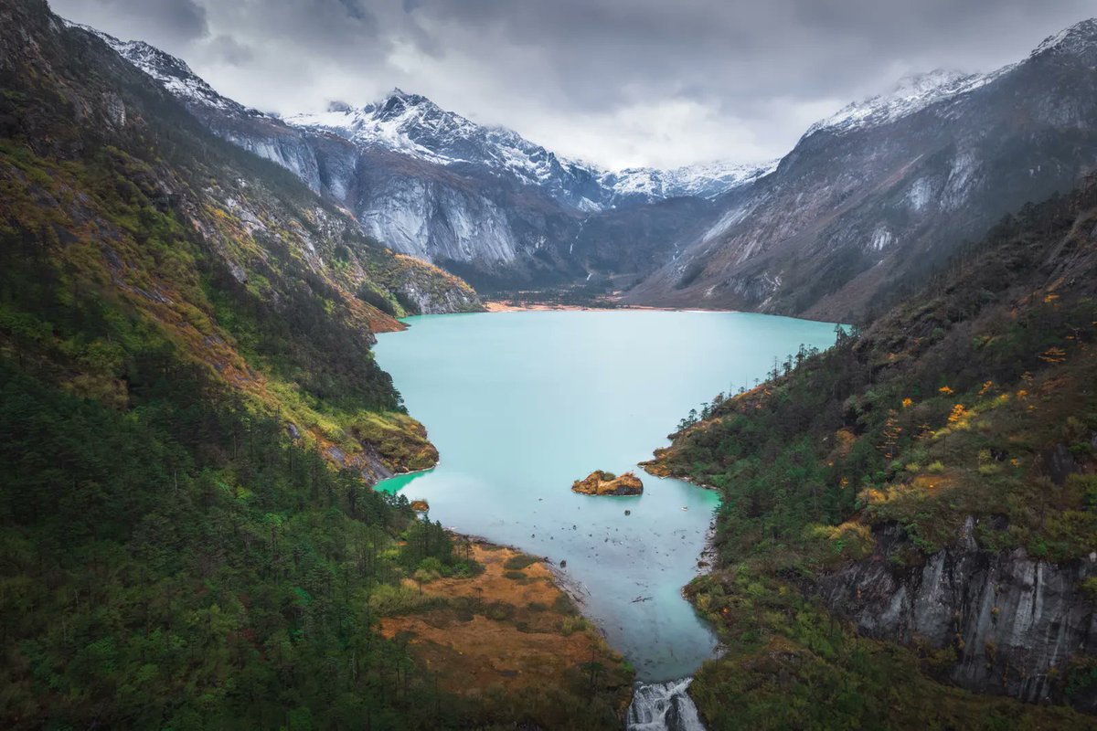 IndiaAesthetica's tweet photo. Stunningly beautiful Aeyo Valley ,  Arunachal Pradesh  🔵☁️🏔️🇮🇳 https://t.co/PxF71oaHCi