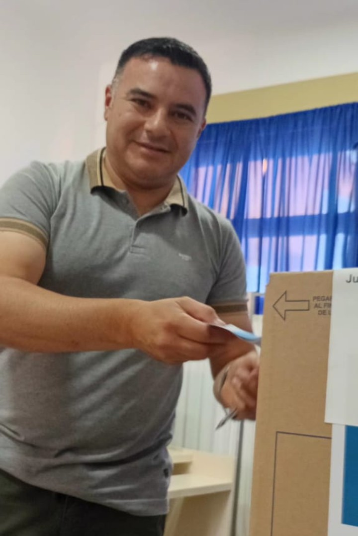 En esta jornada democrática, que nos da la posibilidad de elegir a nuestros representantes, ejercí mi deber cívico en la Escuela N°20 de Patquia con convicción y esperanza de un mejor porvenir para nuestro país, provincia y departamento. 🗳️🇦🇷