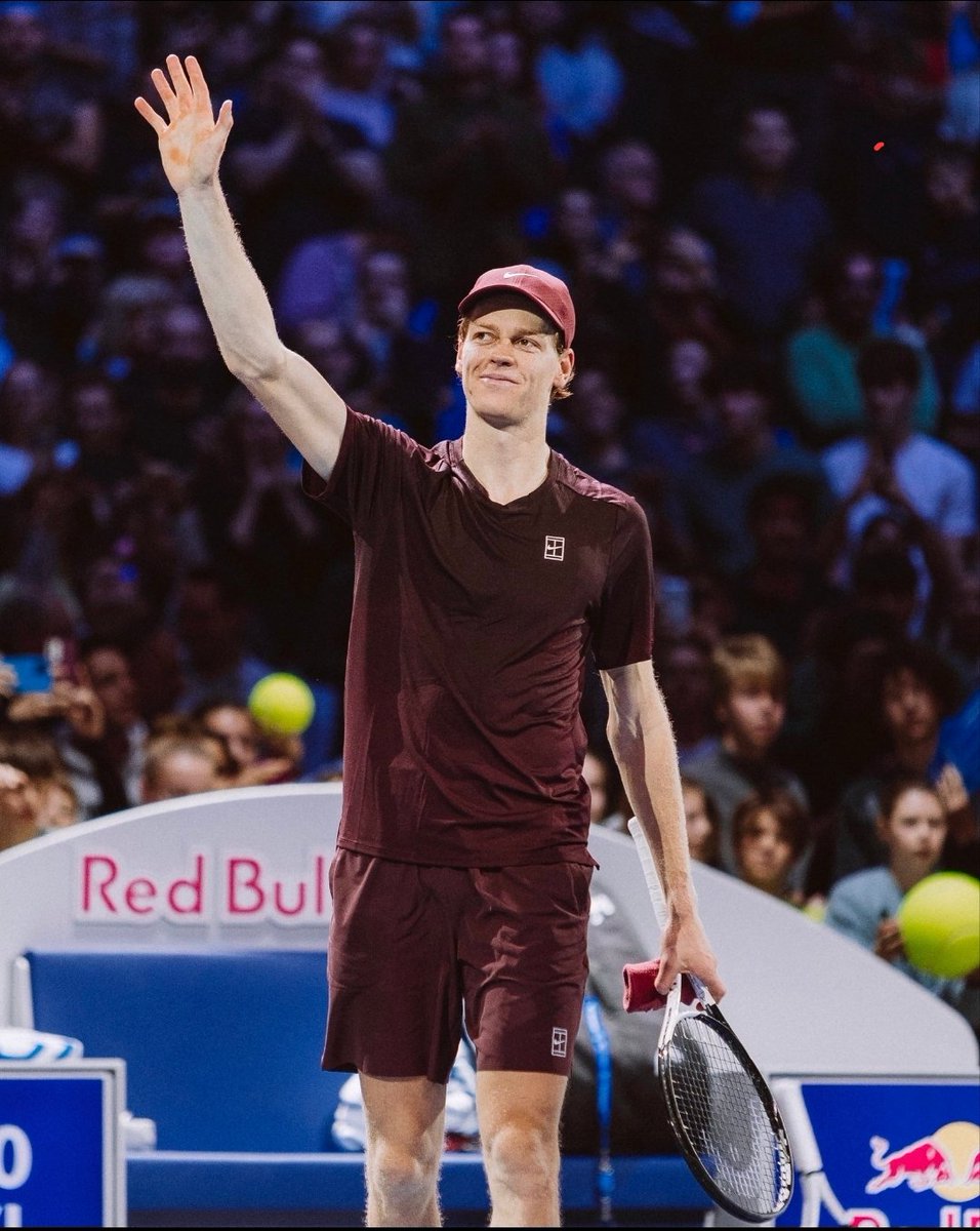 SECONDO VALZER 🕺🇦🇹🏆🏆

Jannik #Sinner 🇮🇹 batte 36 63 75 Alexander Zverev 🇩🇪 e vince per la 2a volta in carriera l'#ErsteBankOpen di Vienna 🇦🇹

Una gran lotta vinta dopo una rimonta non semplice, contro un avversario ispirato e in crescita dopo un 2025 con più bassi che alti

È