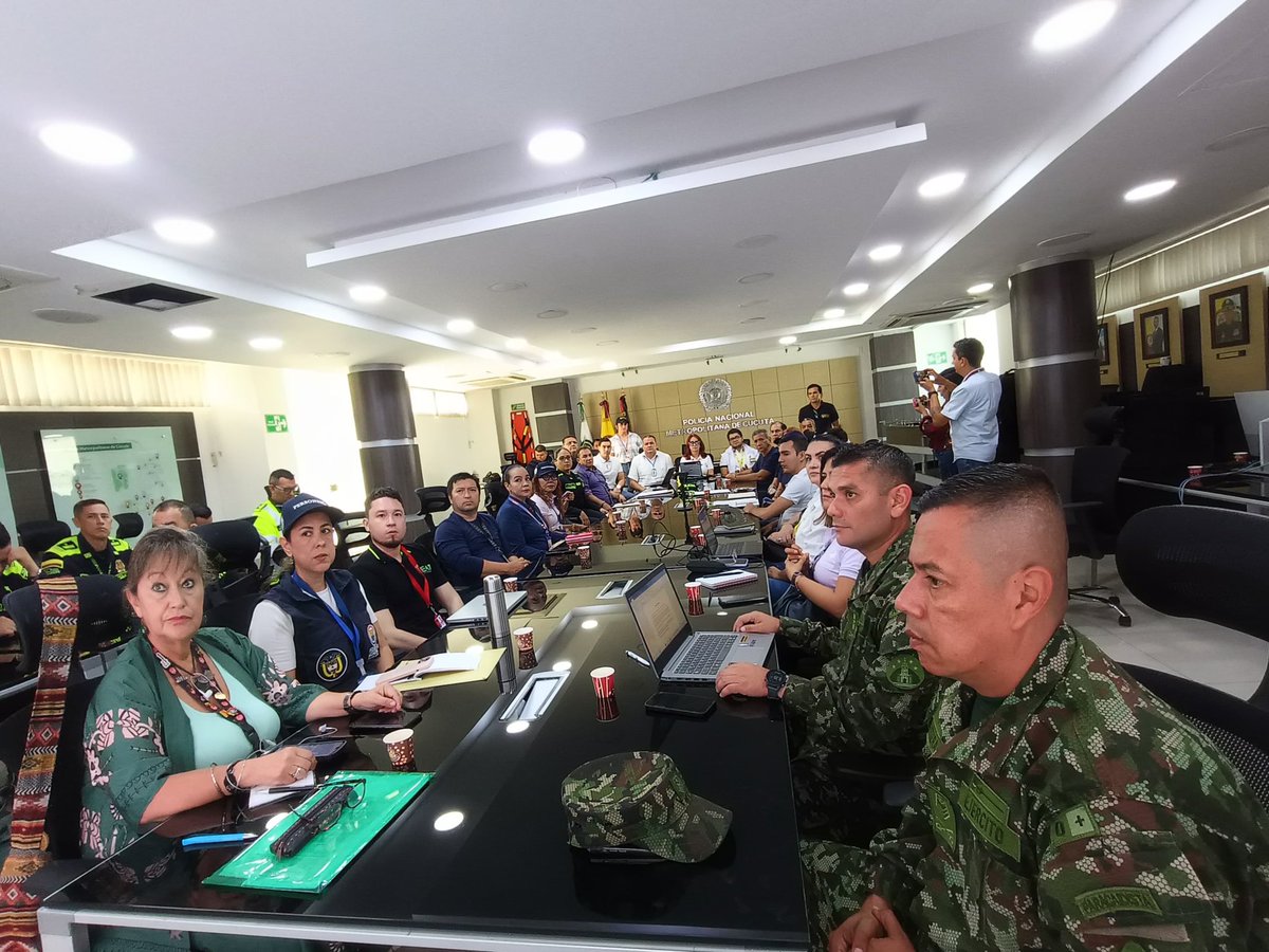 ☑️ Instalamos el Puesto de Mando Unificado – PMU en el Comando de <a href="/PoliciaCucuta/">Policía Metropolitana de Cúcuta</a>, con el acompañamiento del <a href="/MinInterior/">MinInterior Colombia</a>, la Secretaría de Gobierno y la Comisión de Seguimiento Electoral, para garantizar una #ConsultaPopular tranquila y transparente. 🗳️