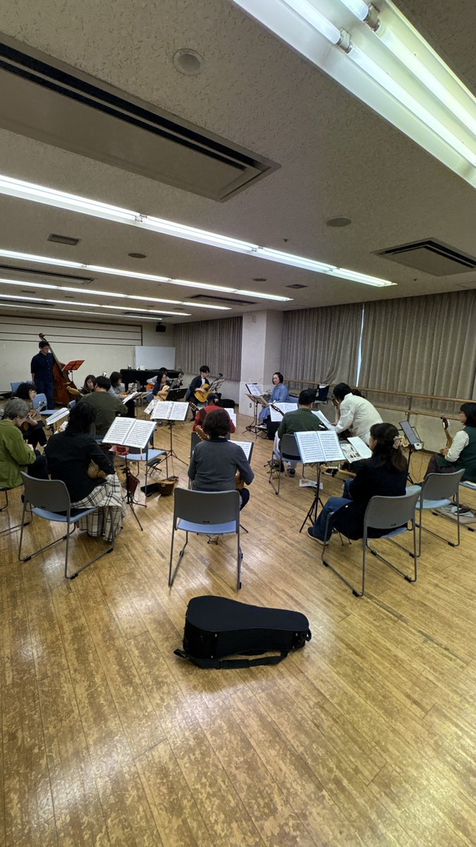KobeMandolin's tweet photo. 今日から練習開始！
５月の定期演奏会に向けて動き出しました。

当団では、桑原康雄作品を毎回取り上げます。
今回は、籟動（らいどう）を演奏します。

経験のあるメンバーを中心に曲のイメージを理解しながら練習を行いました

#マンドリン　#オーケストラ　#神戸 #練習 https://t.co/VCL6MrTmMm
