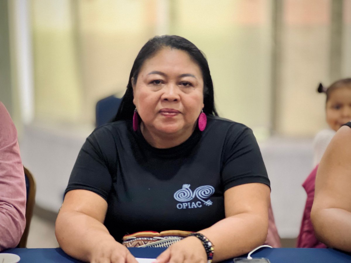 🚨 Inicia el espacio autónomo de la Sesión No. 110 de la Mesa Regional Amazónica (MRA) 🚨
La jornada comenzó con un acto de armonización orientado por el mayor Aniceto, seguido por las palabras de apertura del secretario operativo, Rubén Darío López, y del presidente de la OPIAC