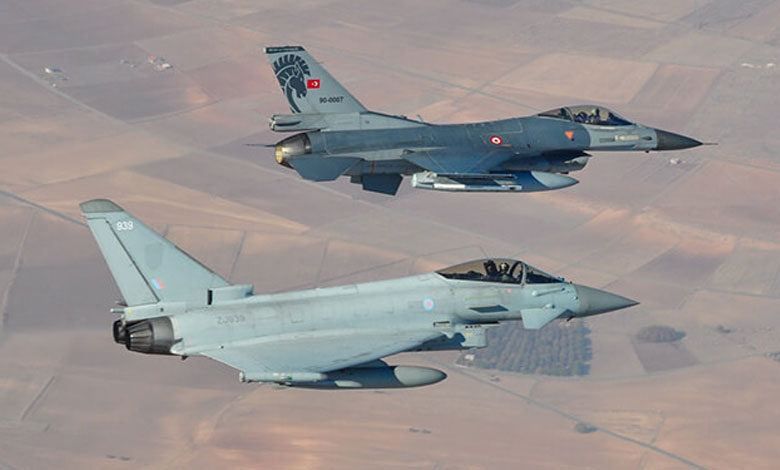 IlkayEfetr's tweet photo. 1- Türkiye'nin Eurofighter Tayfun savaş uçaklarını satın alması:.
Önemli olan Türkiye'nin bu savaş uçaklarını ne kadar zaman içinde ve ne kadar oranda F4E 2020 ve F-16 blok30 Özgür uçaklarının seviyesinde Türkleştireceği.
#Türk #HavaKuvvetleri #EFTYPHOON #F4E2020 #F16Özgür https://t.co/IkKwROYUEB