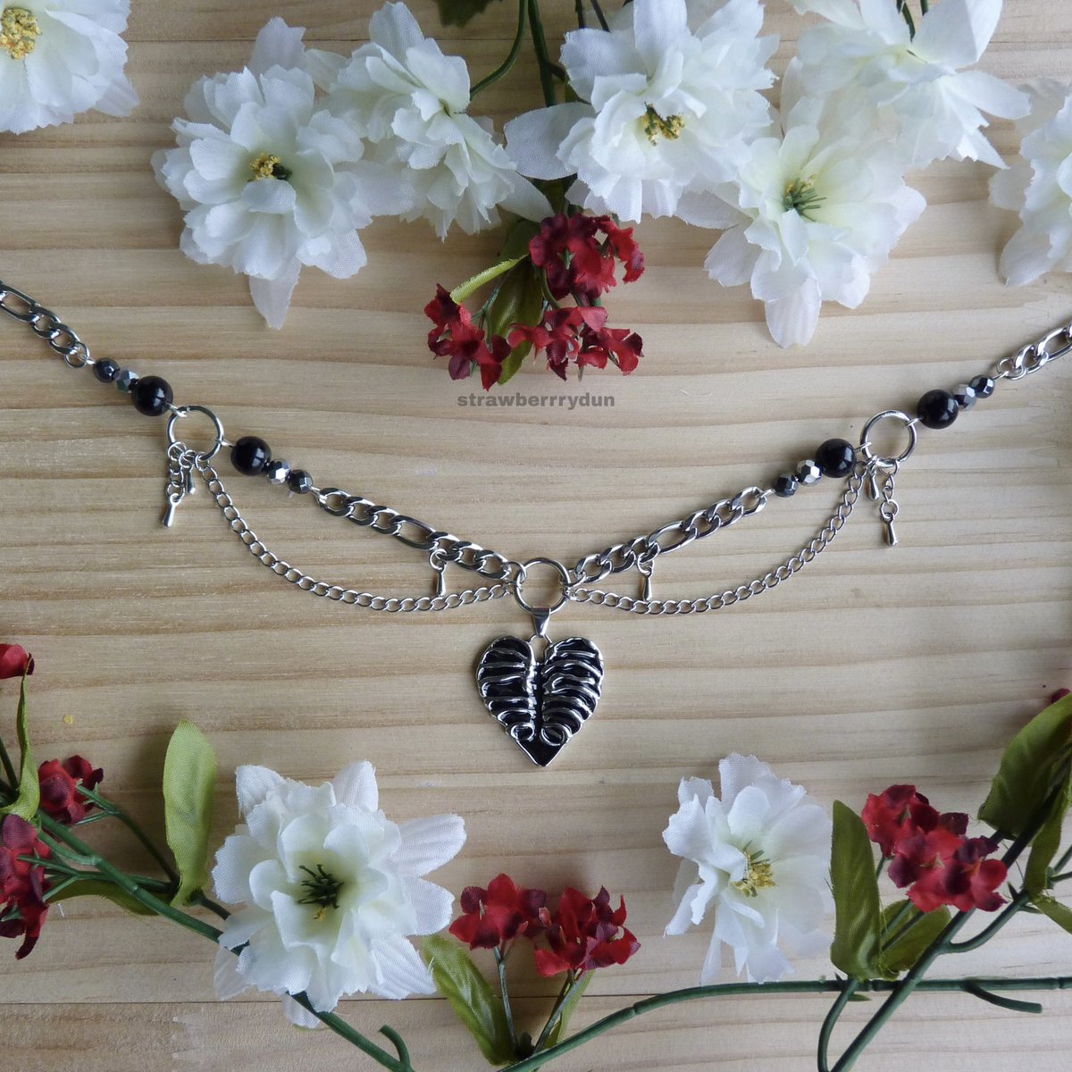 spooky jess 🍓🛸 restock 4/10! tweet media