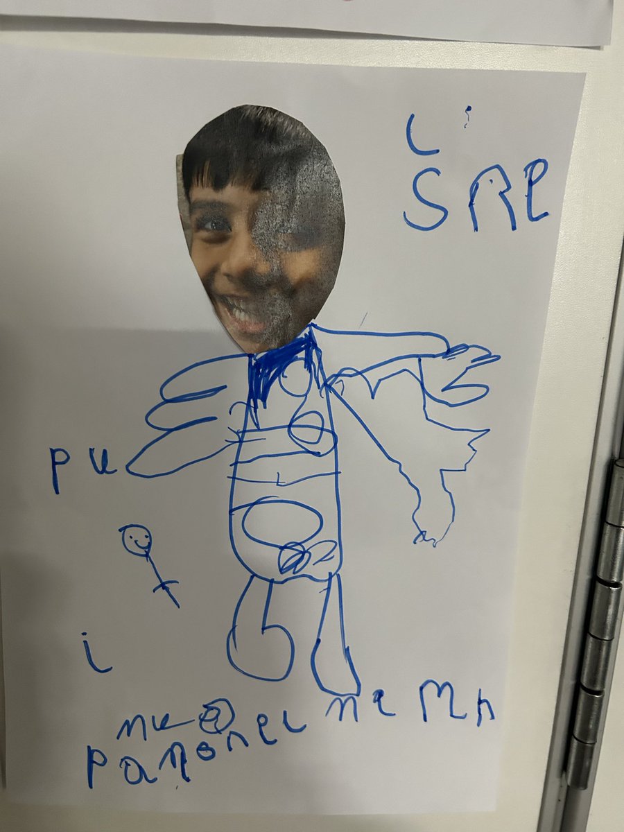 MrsGriffiths7's tweet image. Turning ourselves into spooky characters in drawing club’  #eyfs #drawingclub #halloween #spooky 💀👻