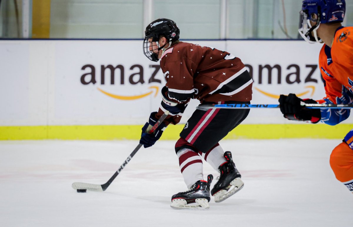 CollegeHkySouth's tweet photo. Game scenes: Gators vs Florida Tech https://t.co/TlaVRmvOFC