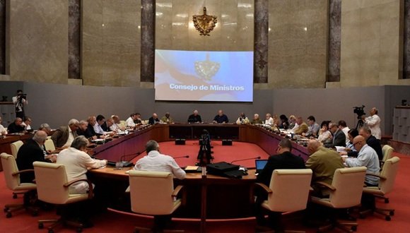 cubadebatecu's tweet image. El Programa de Gobierno para corregir distorsiones y reimpulsar la economía constituye el hilo conductor para avanzar en la recuperación gradual de la economía y superar la compleja situación que enfrentamos. 
cubadebate.cu/noticias/2025/…