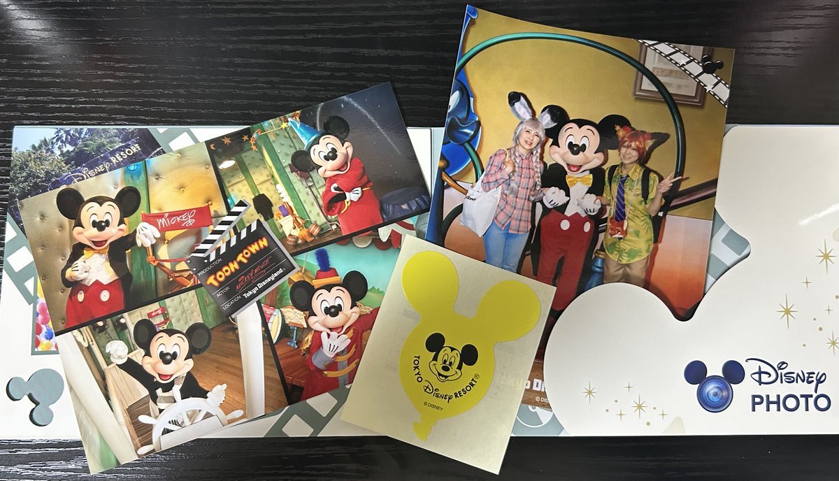 zinoo_n's tweet photo. 毎年Dハロはデータ購入派だったのに、なんか今年は実物購入して、そしたらミッキーの彼女目線みたいなもの付いてきて嬉しい♡
ウィリー君とか中々グリで撮れない画角👏 https://t.co/gwI4VcW1QO