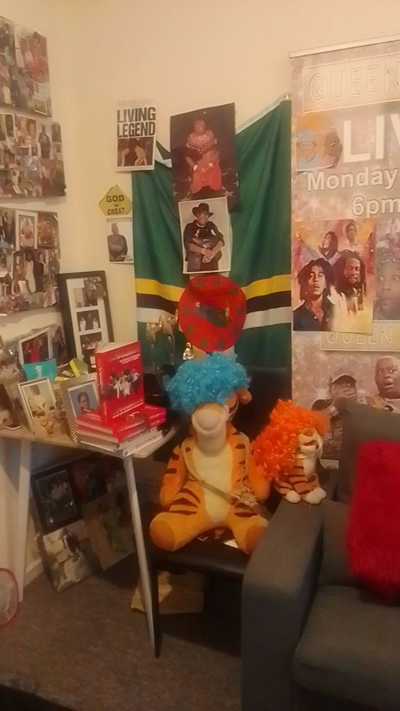 Sandragogglebox's tweet image. 