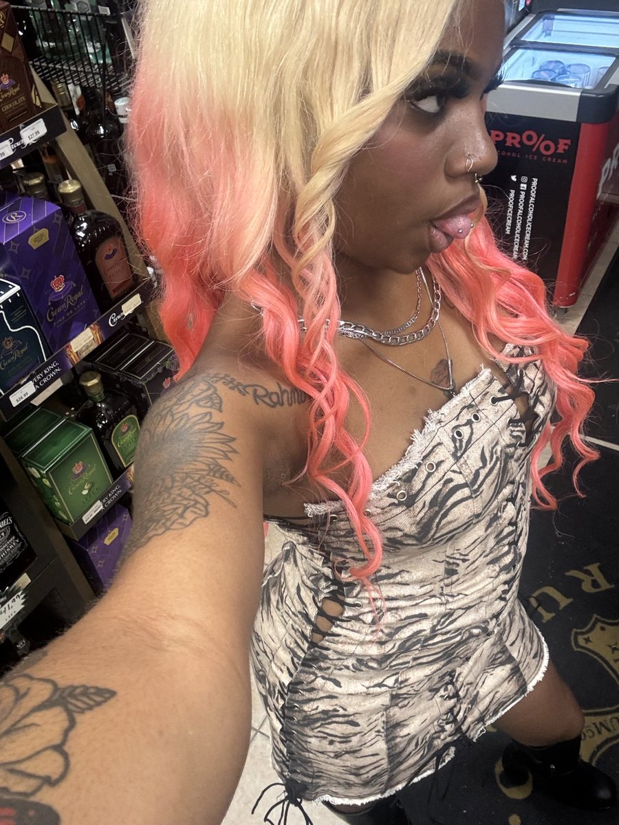 _vaaeehh's tweet photo. Real life barbbb👱🏾‍♀️ https://t.co/3blnbP2JDm